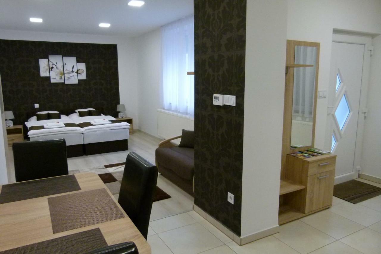 Wolf House Apartman 佐洛埃格塞格 外观 照片