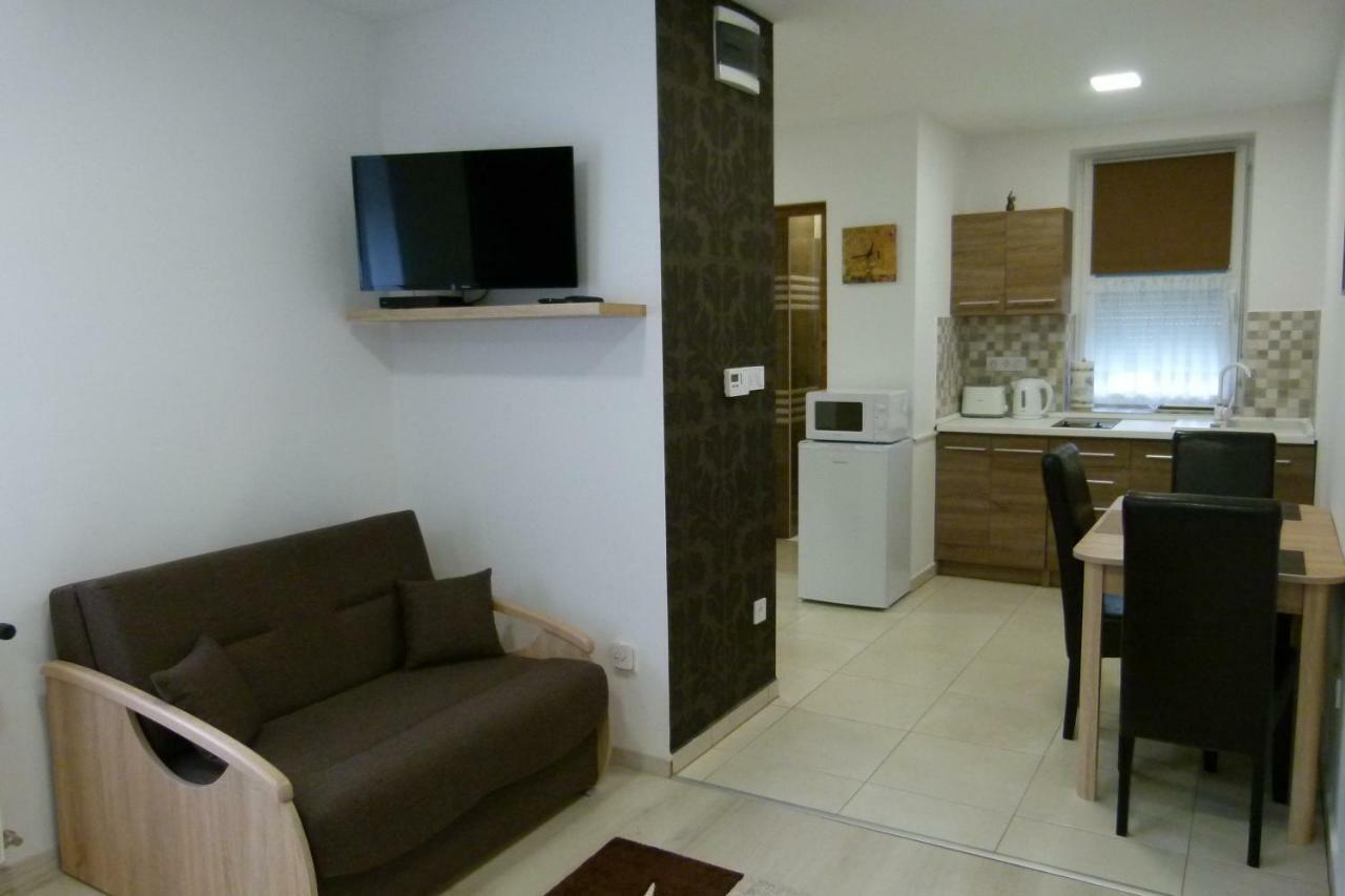 Wolf House Apartman 佐洛埃格塞格 外观 照片