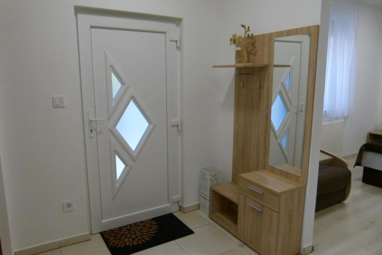 Wolf House Apartman 佐洛埃格塞格 外观 照片